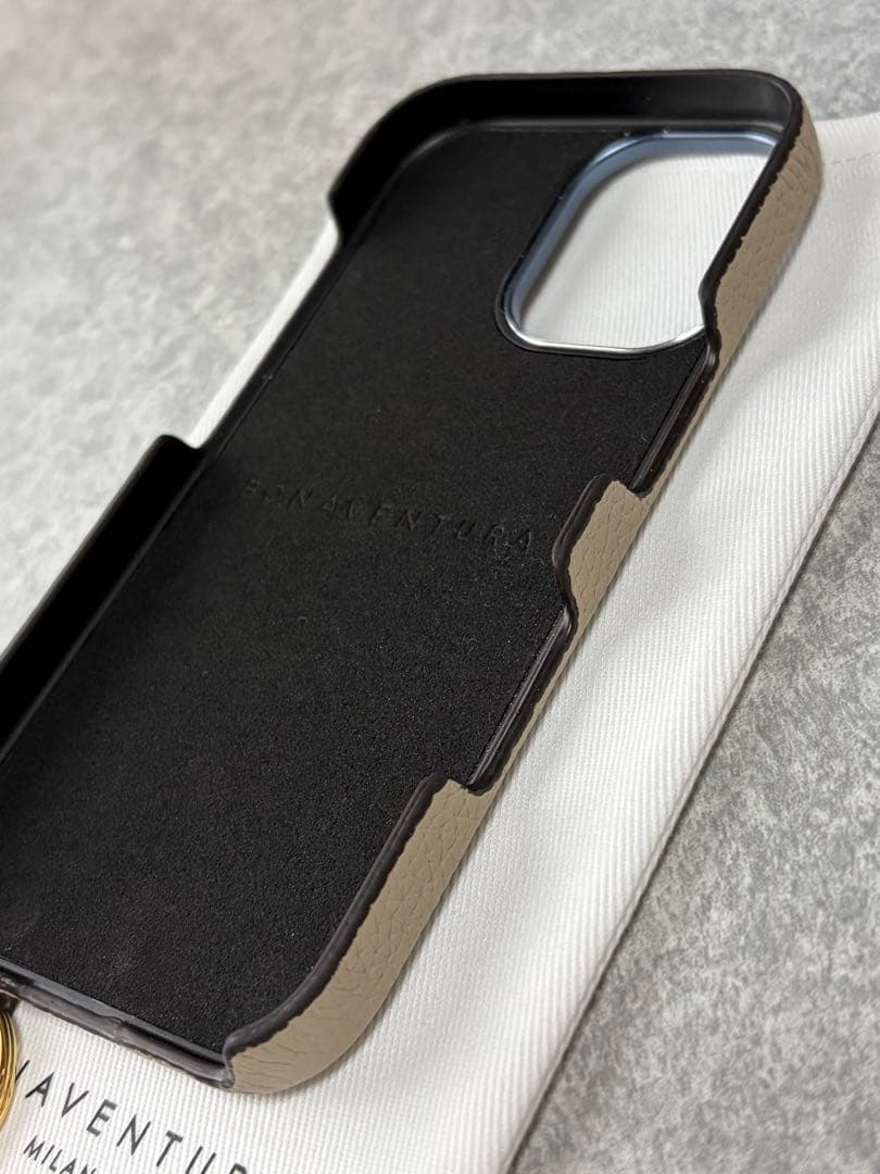 ころすけ BONAVENTURA グレージュ iPhone17ケース