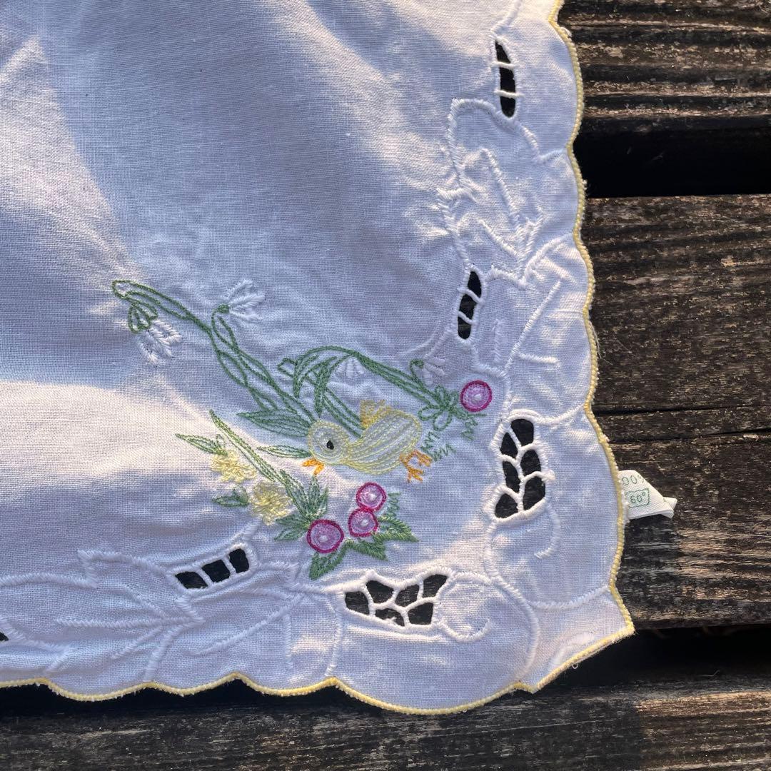 フランス　アンティーク　ひよことお花の刺繍　テーブルクロス