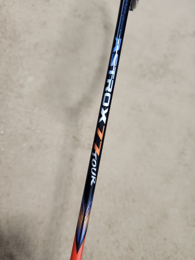 ヨネックス バドミントンラケット アストロクス 77 ツアー　YONEX