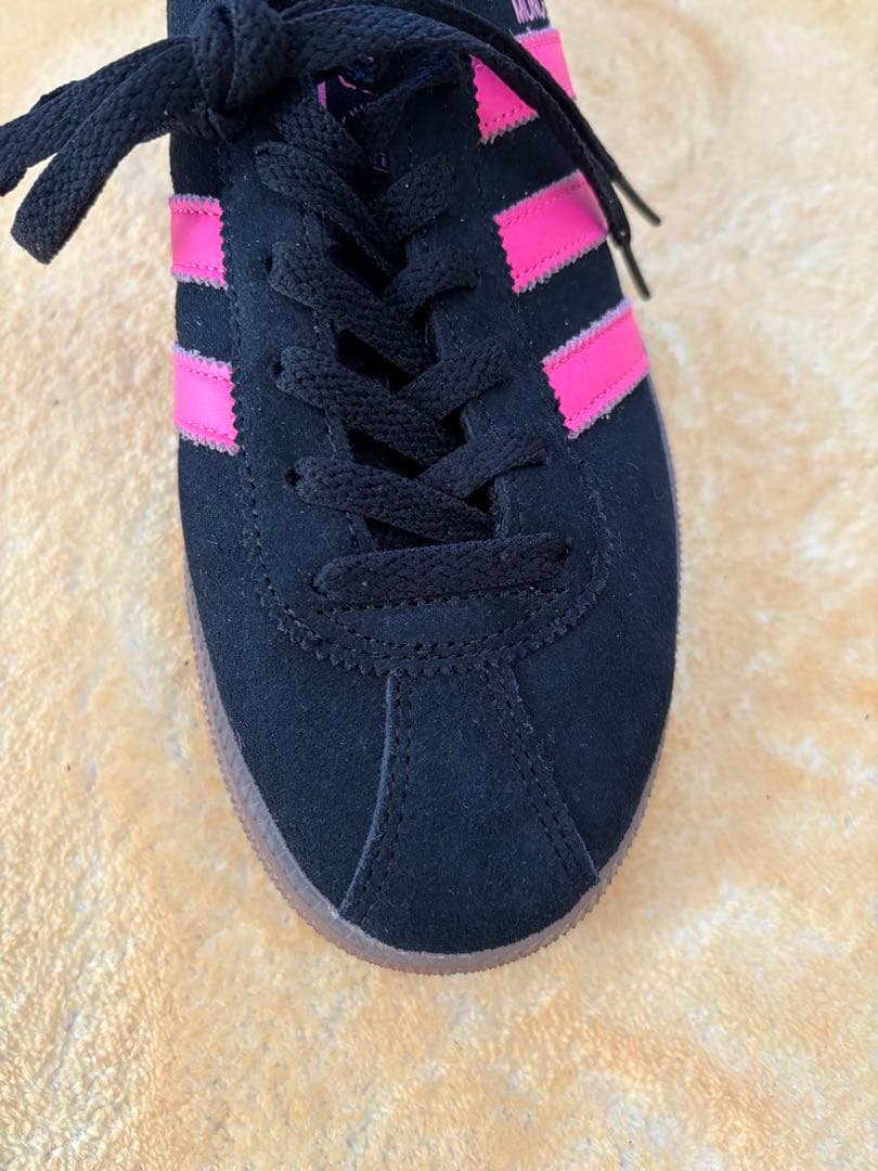 新品未使用 adidas MÜNCHEN ブラック/ピンク スニーカー