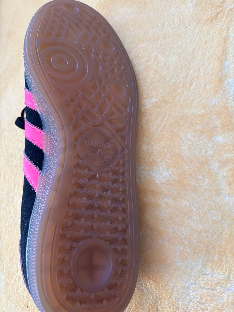 新品未使用 adidas MÜNCHEN ブラック/ピンク スニーカー