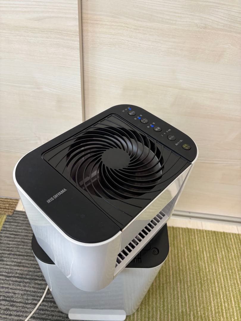 送料無料　アイリスオーヤマ　衣類乾燥除湿乾燥機「IJD-I50-W」2020年製