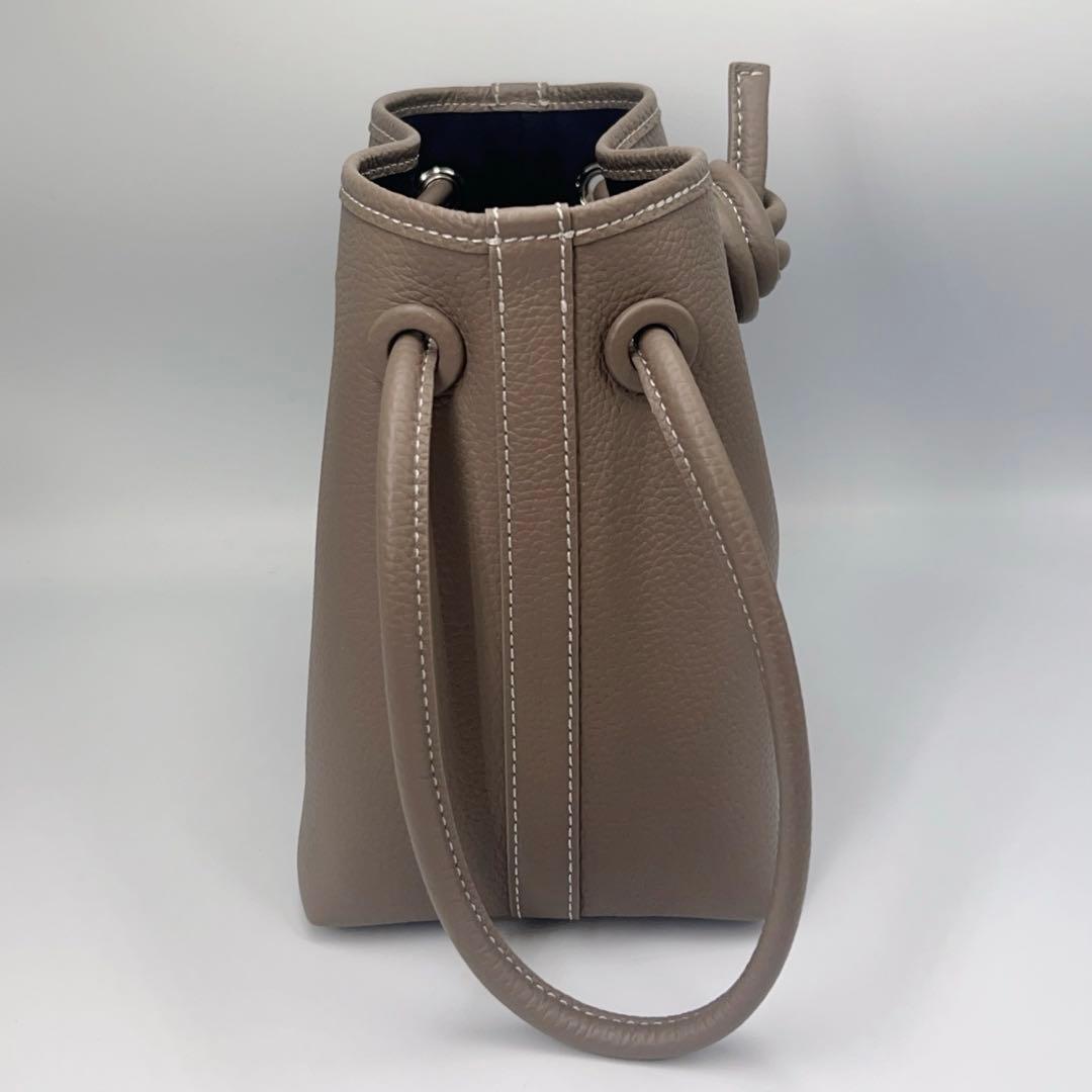 特価❣️美品✨Vasic ボンドミニレザー　 ショルダーバッグ　ブラウン