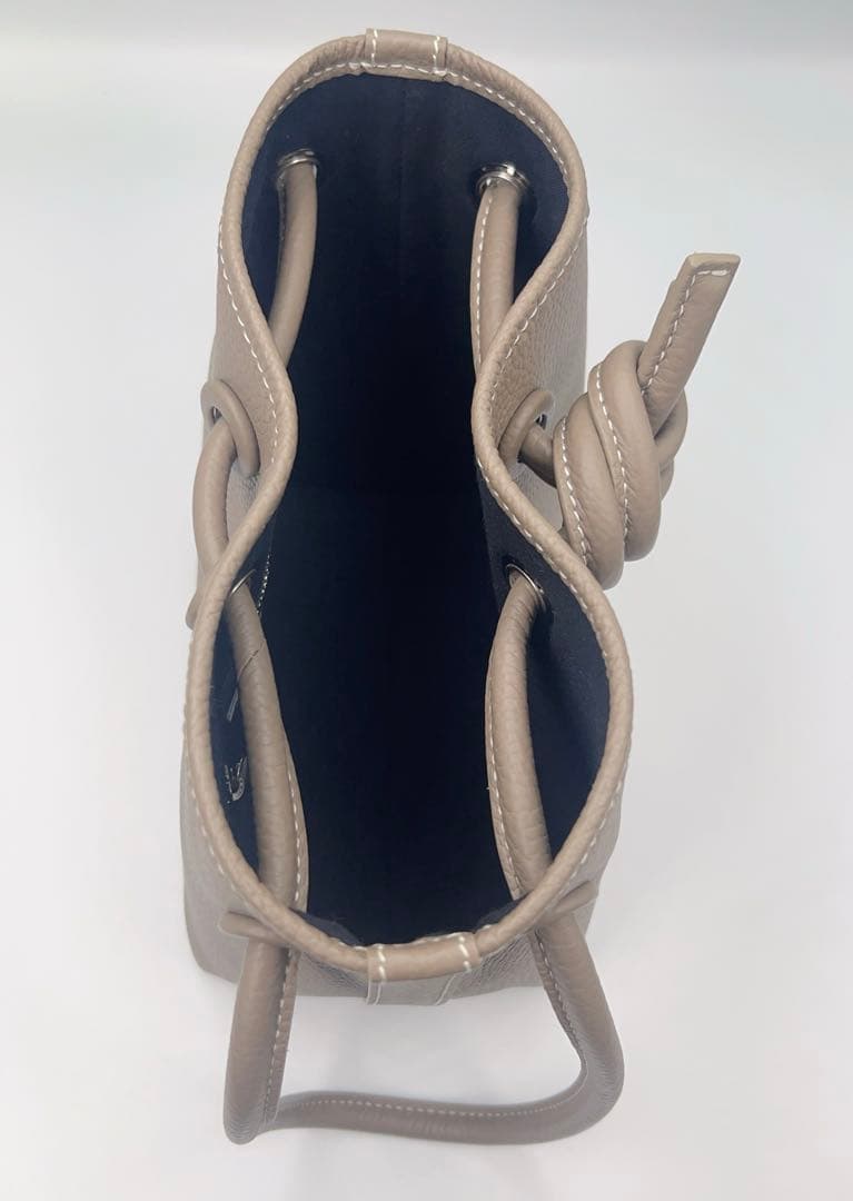 特価❣️美品✨Vasic ボンドミニレザー　 ショルダーバッグ　ブラウン