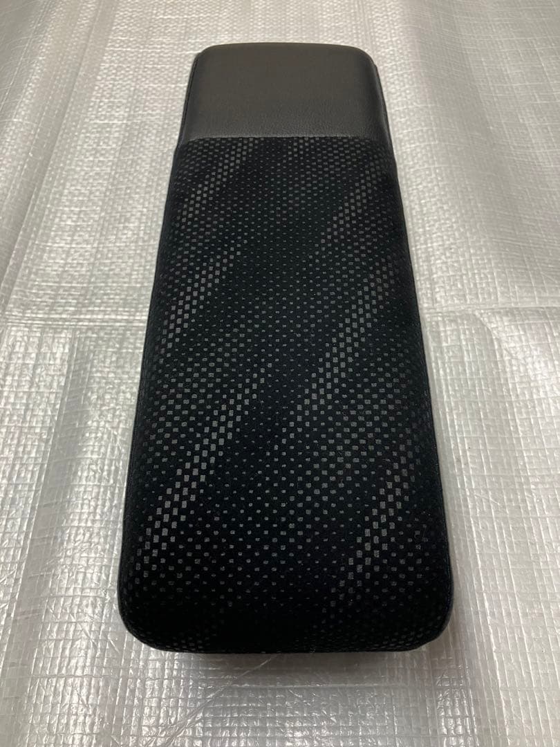 ♦︎ダイハツ　タントカスタムLA600S★純正アームレストレザー★