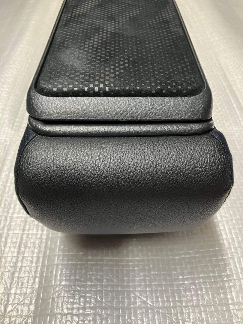 ♦︎ダイハツ　タントカスタムLA600S★純正アームレストレザー★