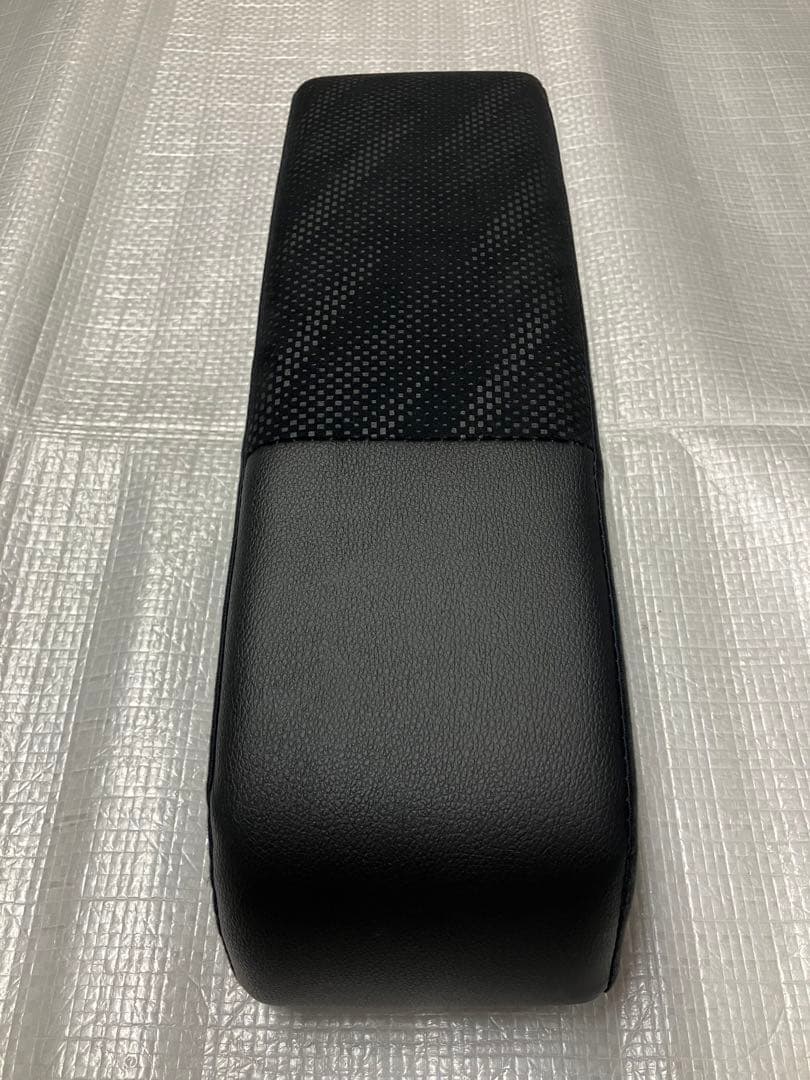 ♦︎ダイハツ　タントカスタムLA600S★純正アームレストレザー★
