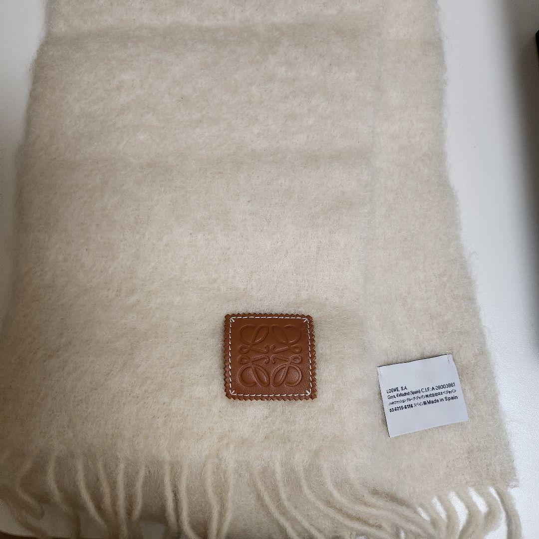 LOEWE ホワイト マフラー