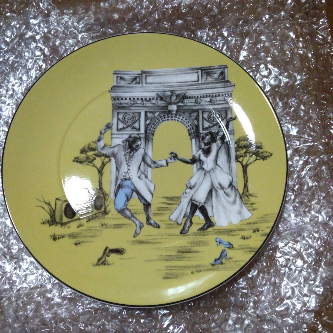  シーラ・ブリッジス 皿