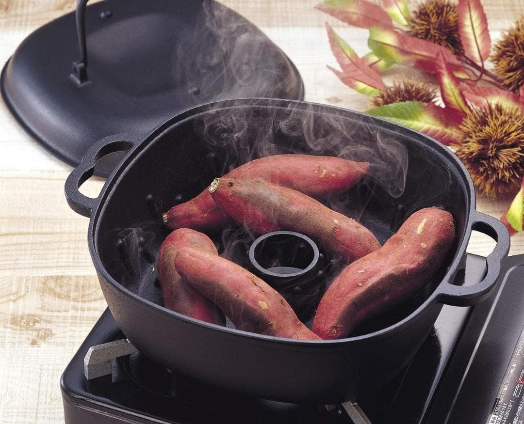 【新品】岩鋳 やきいも鍋 黒 内寸24.5×24.5cm 直火用 南部鉄器