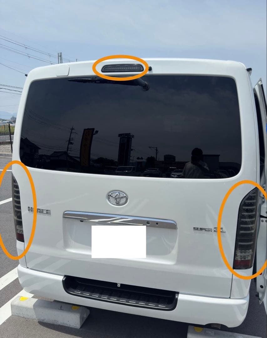 ハイエース　200系　テールランプとハイマウントセット