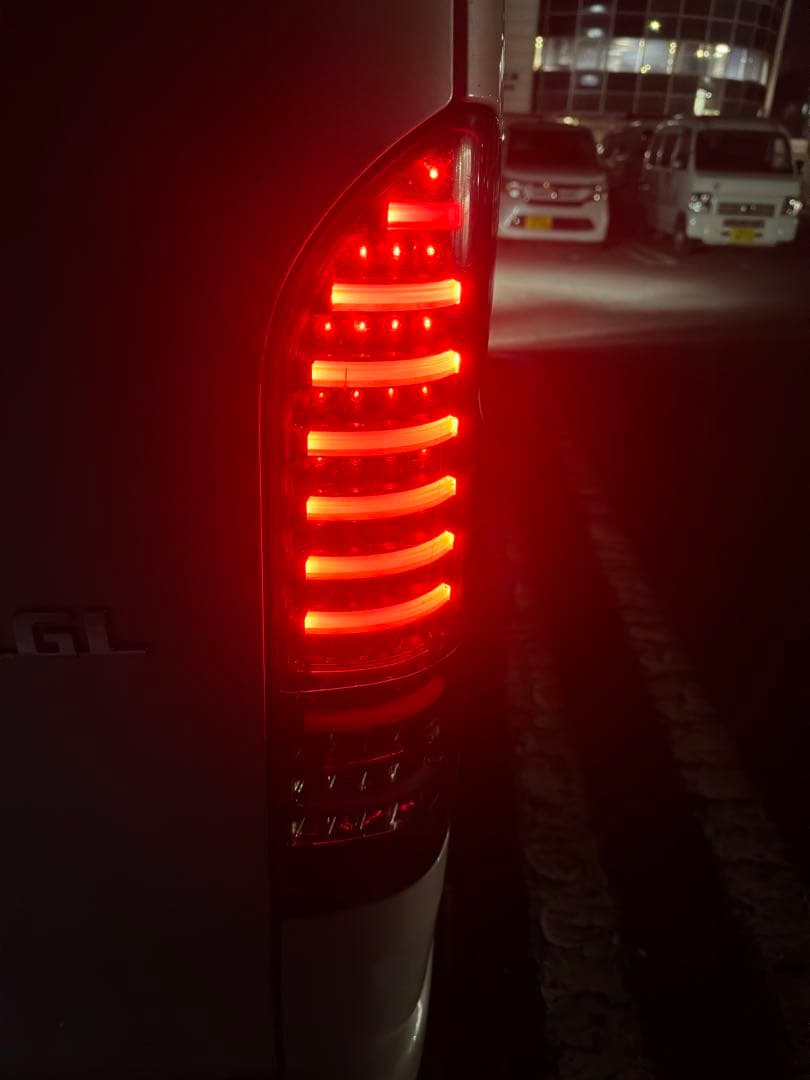 ハイエース　200系　テールランプとハイマウントセット