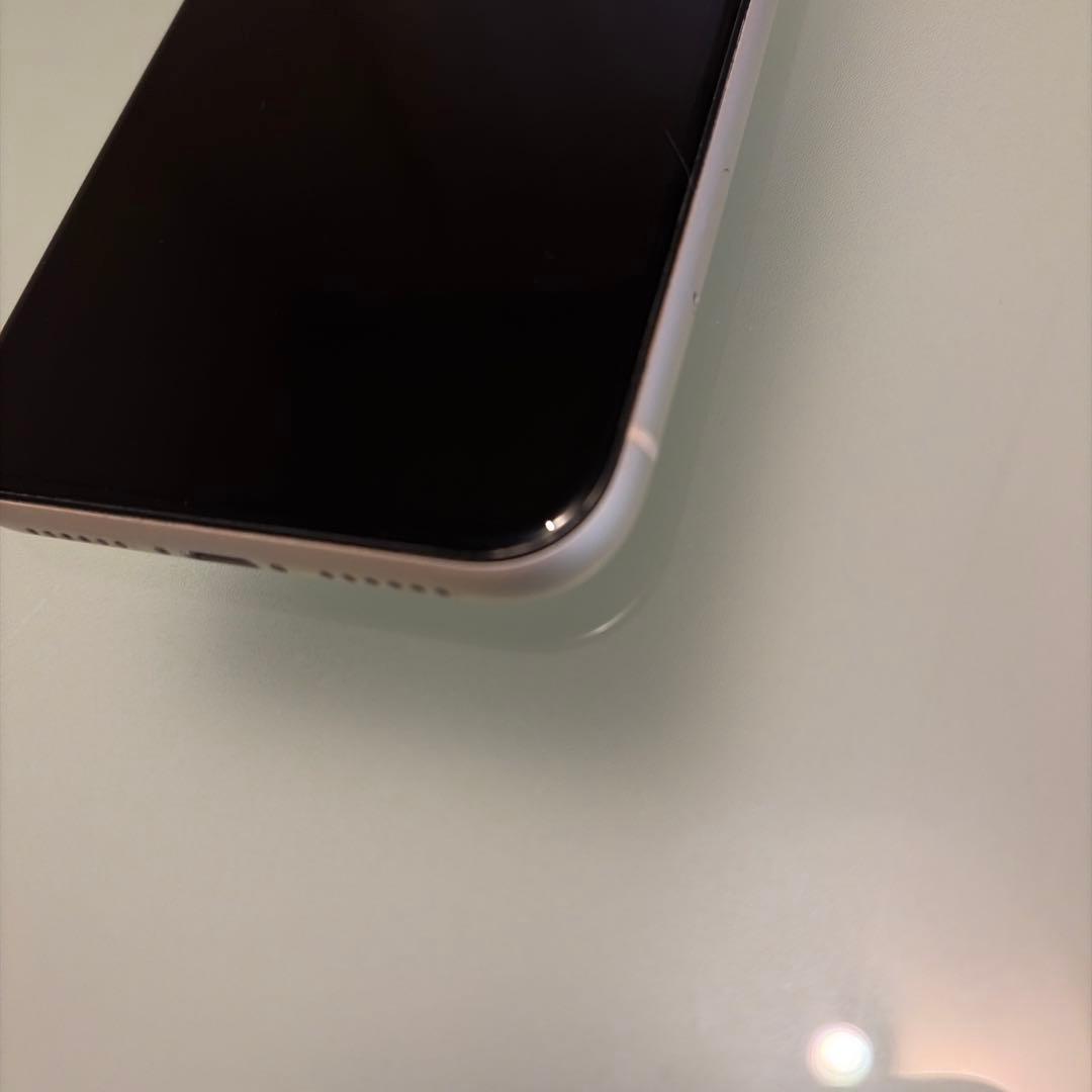 iPhone11 64G ホワイト　未使用イヤホン付