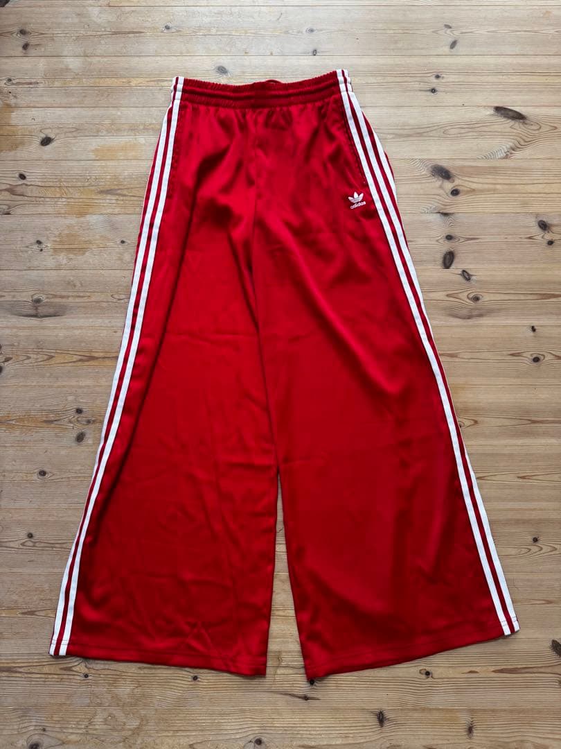 adidas originals ワイドトラックパンツ