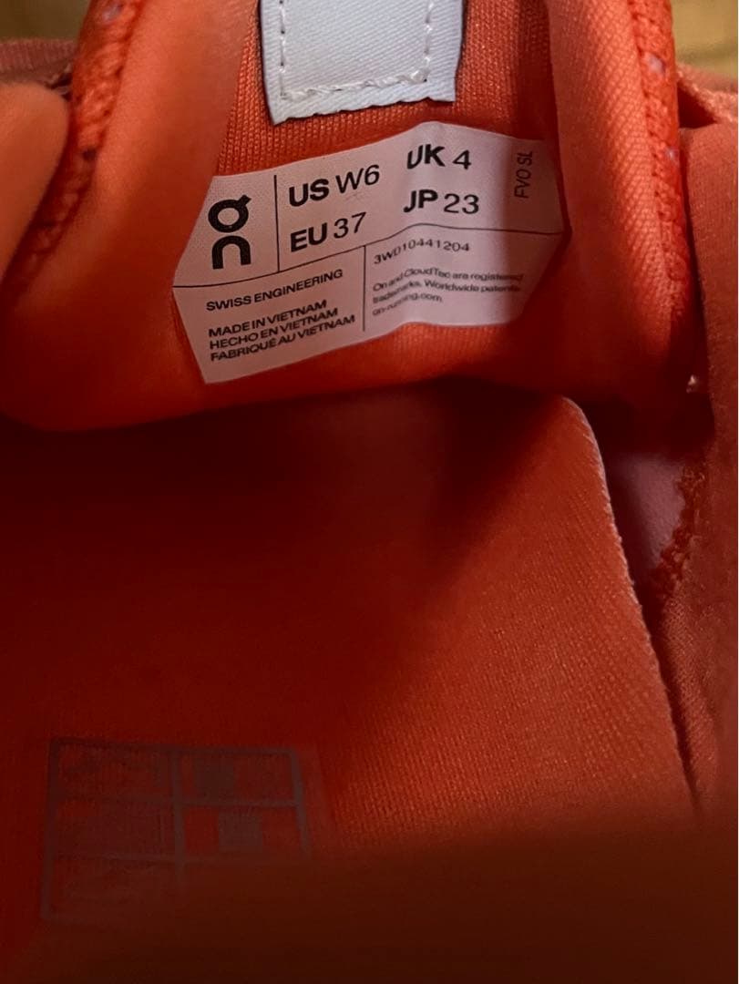 オン ランニングシューズ レディース on クラウドサーファー 23センチ