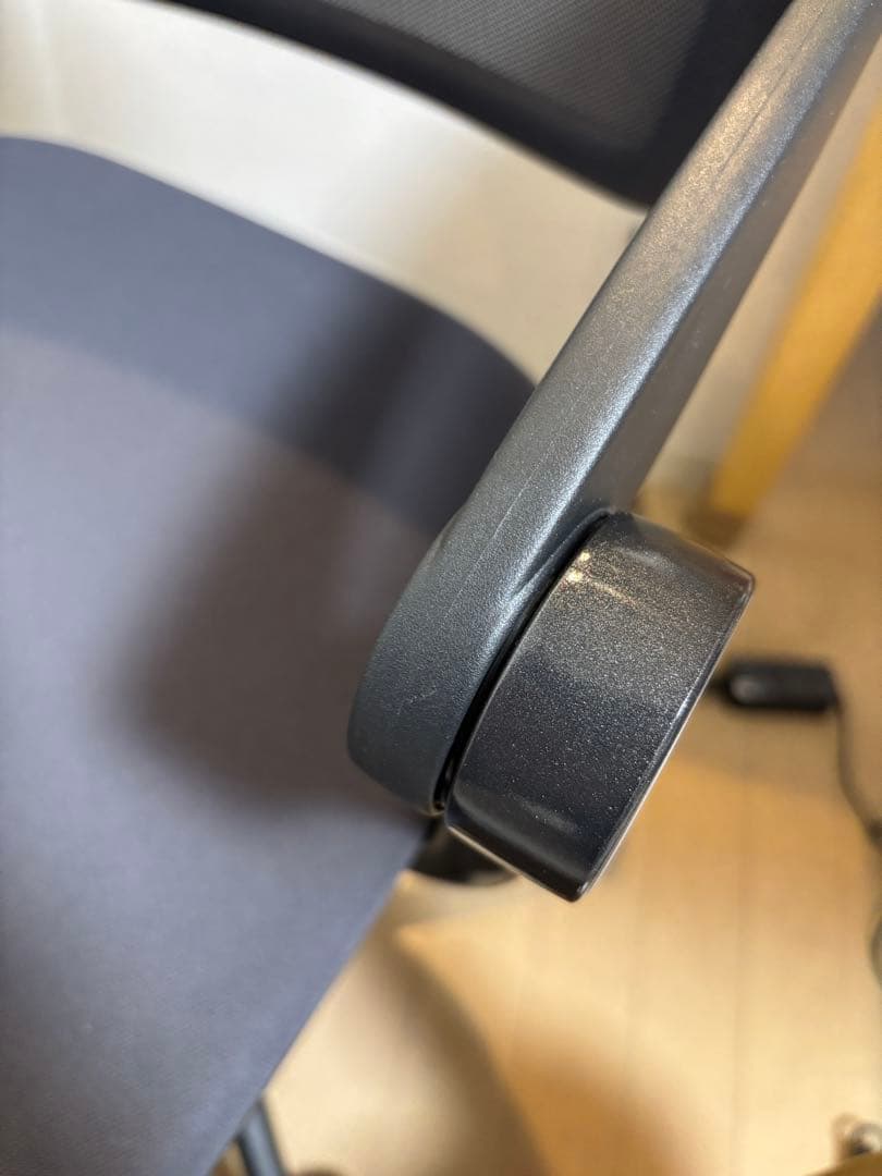 【奥山清行デザイン】イナバミーティングチェア　Swin（スウィン）