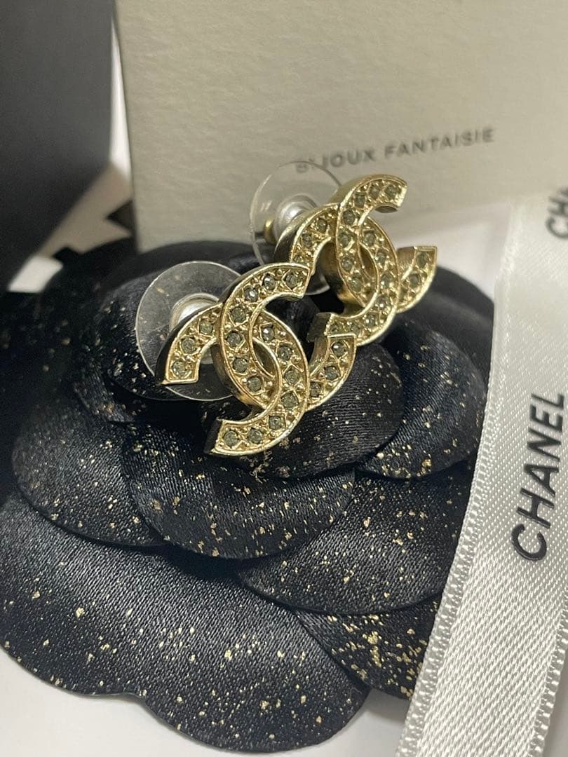 シャネル　ココマーク ラインストーンピアス　ゴールド