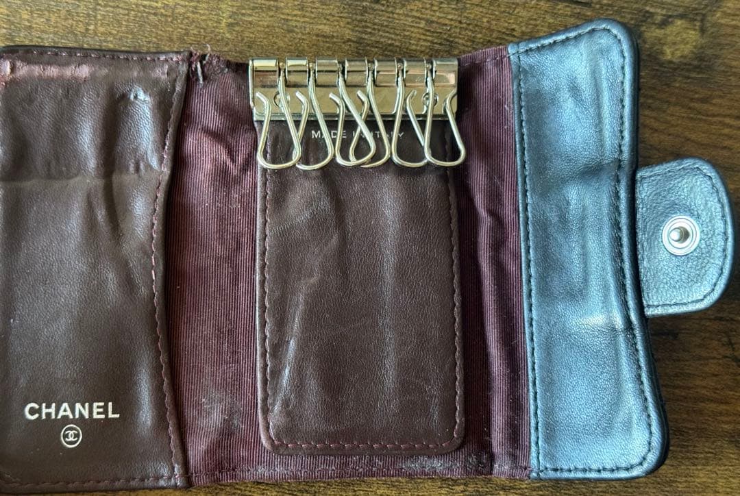 CHANEL シャネル キーケース 6連フック シルバー金具 黒 ラムスキン