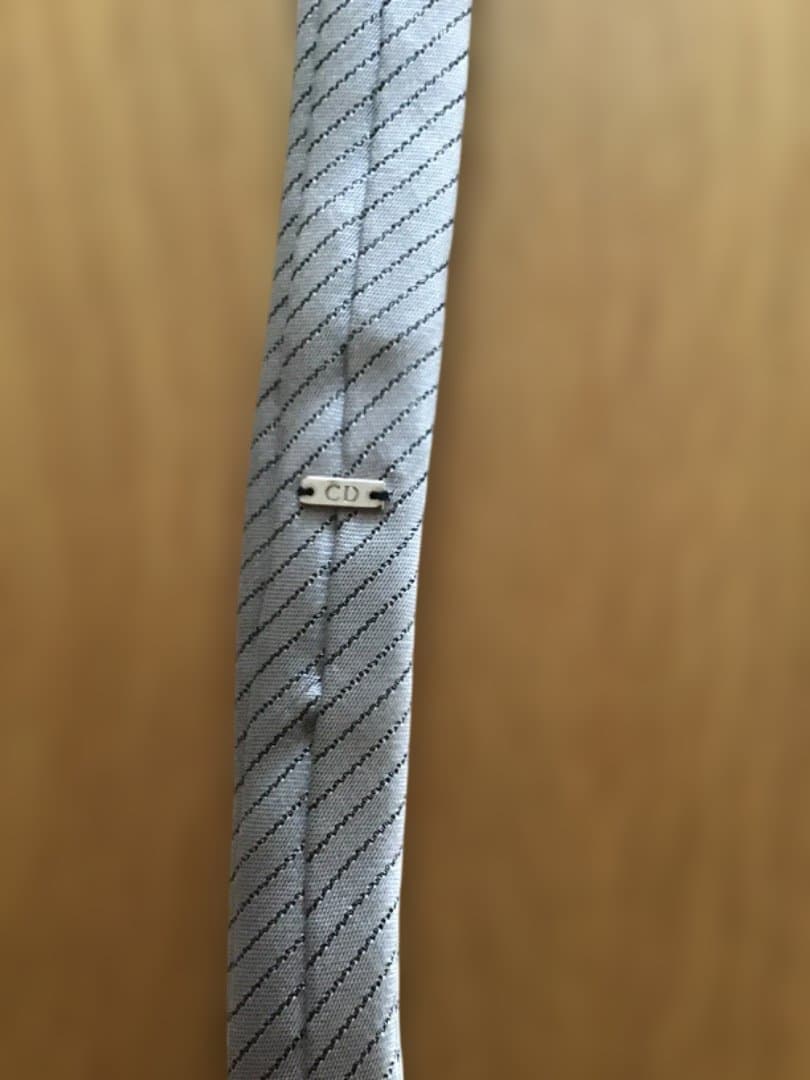 ディオールオム　ストライプ細ネクタイ