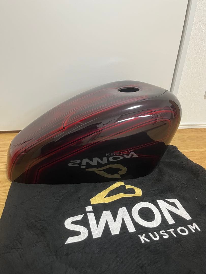 サイモンカスタム　SIMON KUSTOM バイクタンク 黒/赤