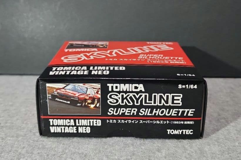 トミカリミテッドヴィンテージ　スカイラインスーパーシルエット(1983年前期型)
