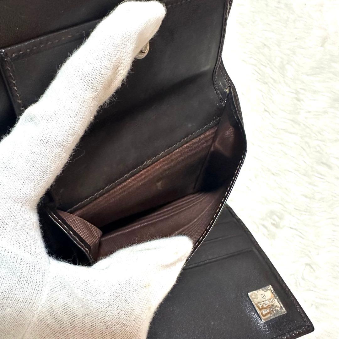 FENDI✨フェンディ　三つ折り財布 ズッカ　ロゴ入り　ユニセックス　ブラウン