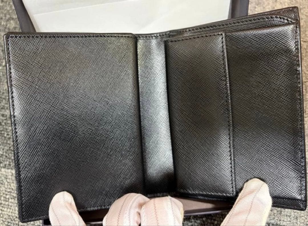未使用品　PRADA 2つ折り財布　ナイロン　三角プレート