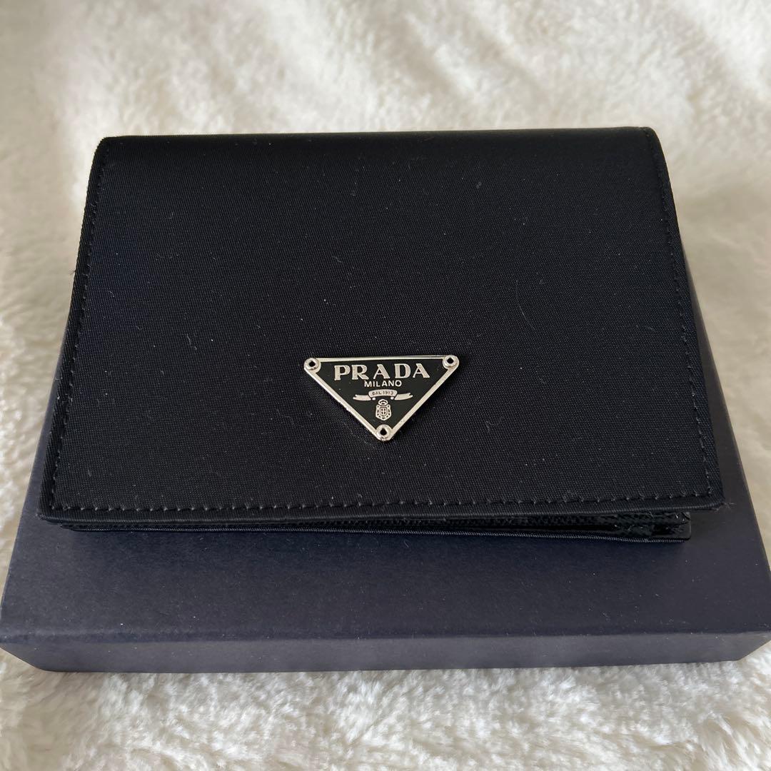 未使用品　PRADA 2つ折り財布　ナイロン　三角プレート
