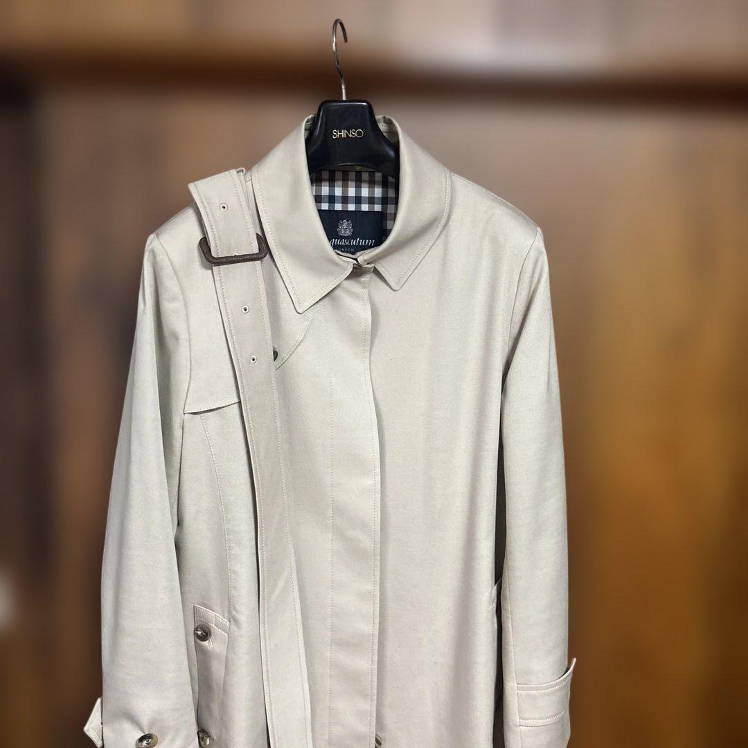 アクアスキュータム　ショートコート　レディース