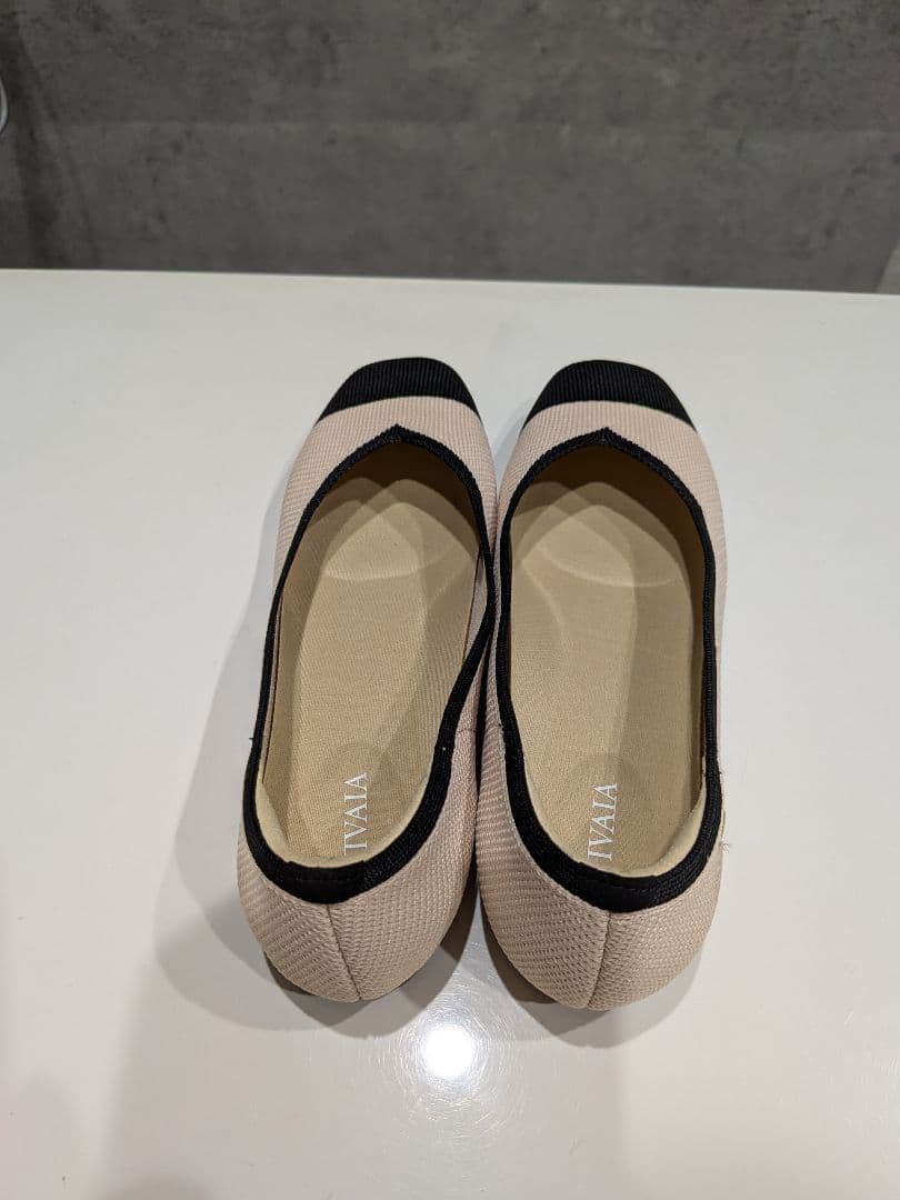 試し履きのみ✨vivaia ✨超軽量　撥水　フラットシューズ