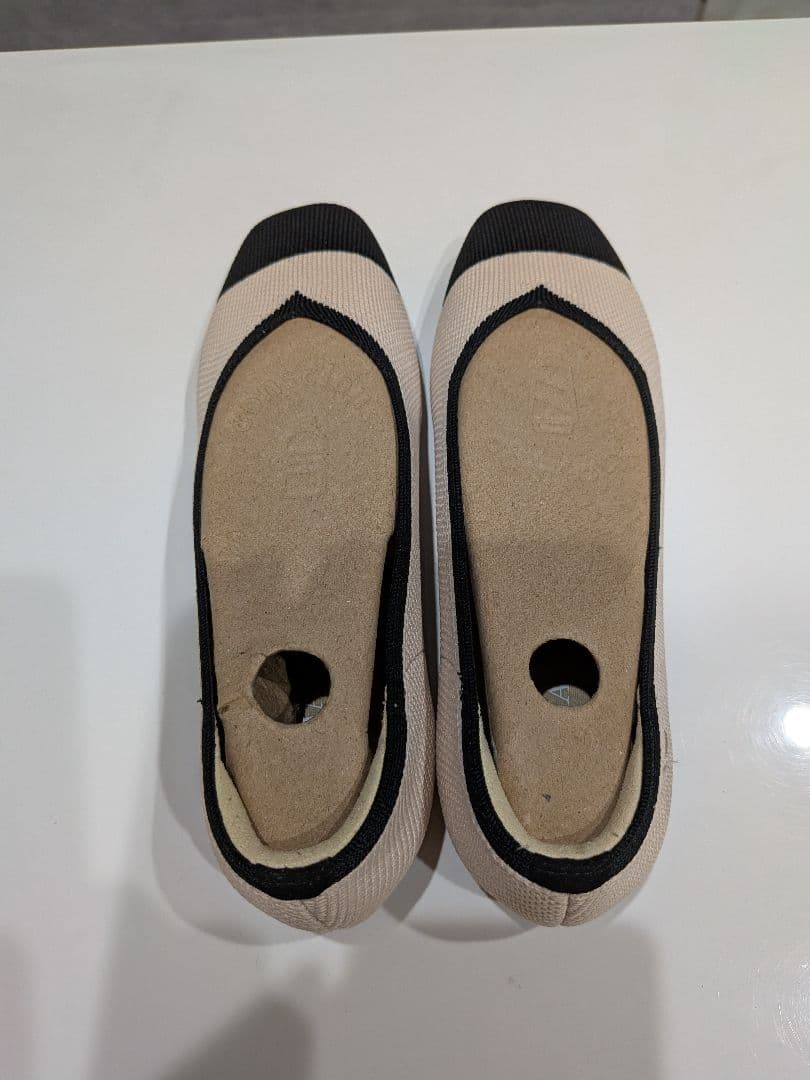 試し履きのみ✨vivaia ✨超軽量　撥水　フラットシューズ