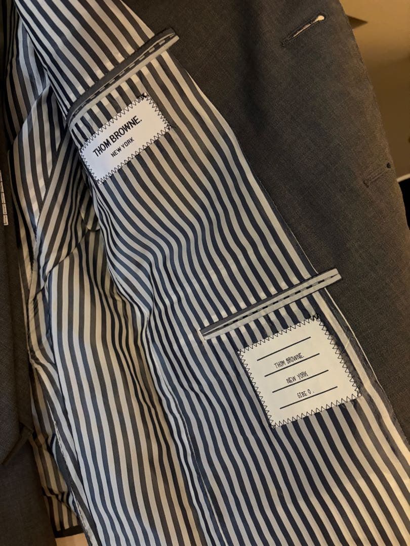 THOM BROWNE グレー スーツ ネクタイ付き