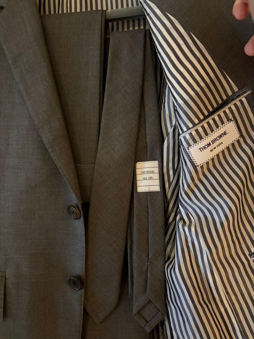 THOM BROWNE グレー スーツ ネクタイ付き