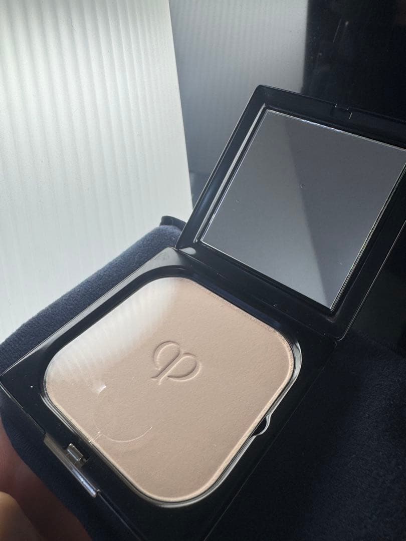 クレ・ド・ポー　ボーテ　プードルコンパクトエサンシエルｎ