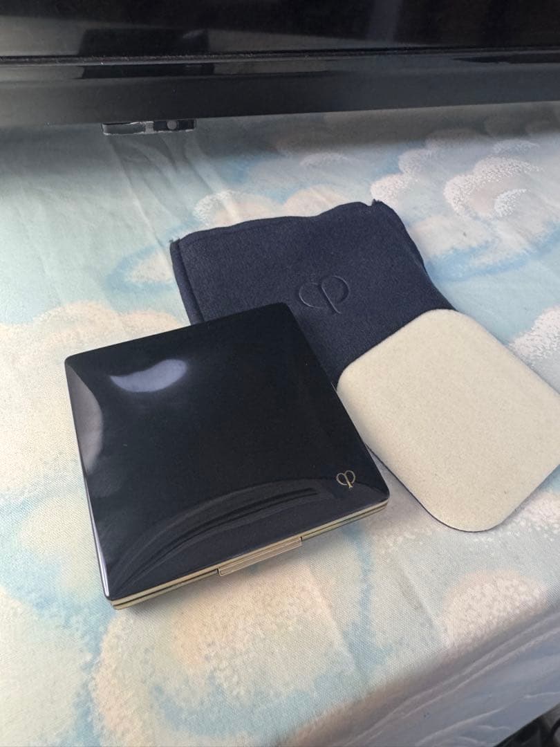 クレ・ド・ポー　ボーテ　プードルコンパクトエサンシエルｎ