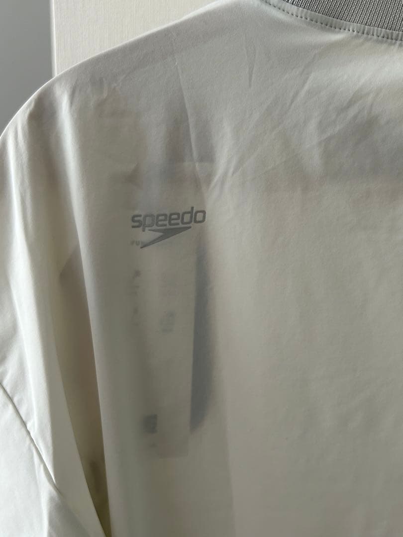 【新品未使用】speedo リラックスロングスリーブラウンドヘムプルオーバー