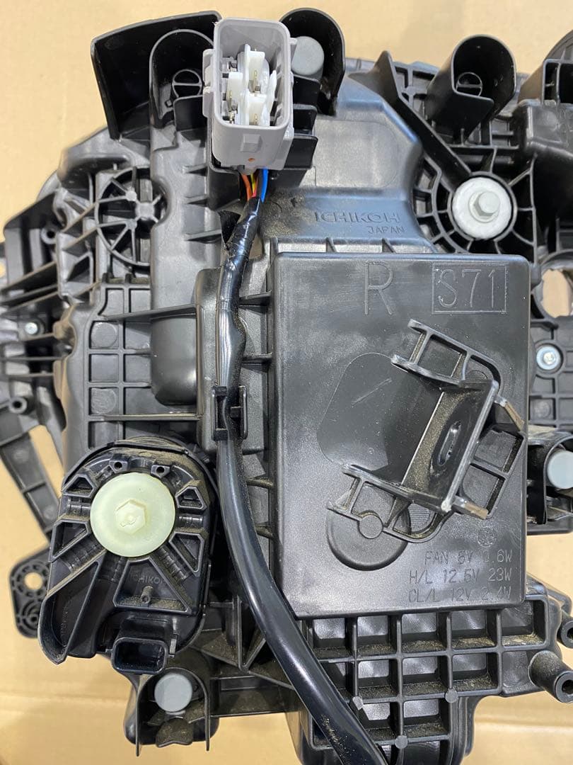 ハスラー MR92S 純正ヘッドライト 35120-59S14-000