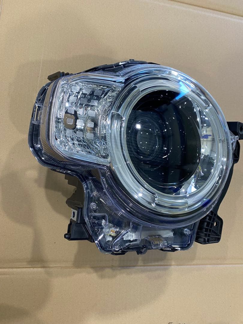 ハスラー MR92S 純正ヘッドライト 35120-59S14-000