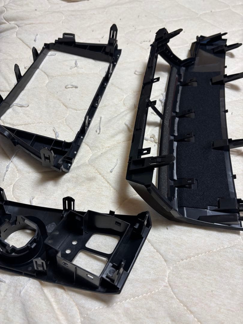 トヨタ　プリウスα 純正9インチナビパネル＋取り付けステー　変換ハーネス付き