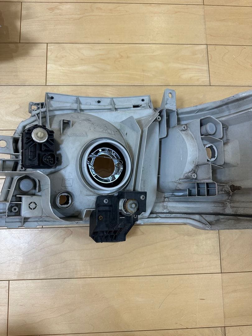 ハイエース　１型　２型　純正ヘッドライト　左右　レベライザー付