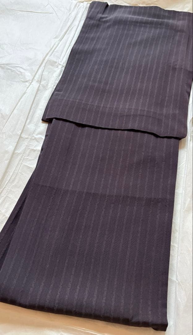 【お値下げ】正絹　色無地　縦縞模様　胴抜き仕立て　黒紅色
