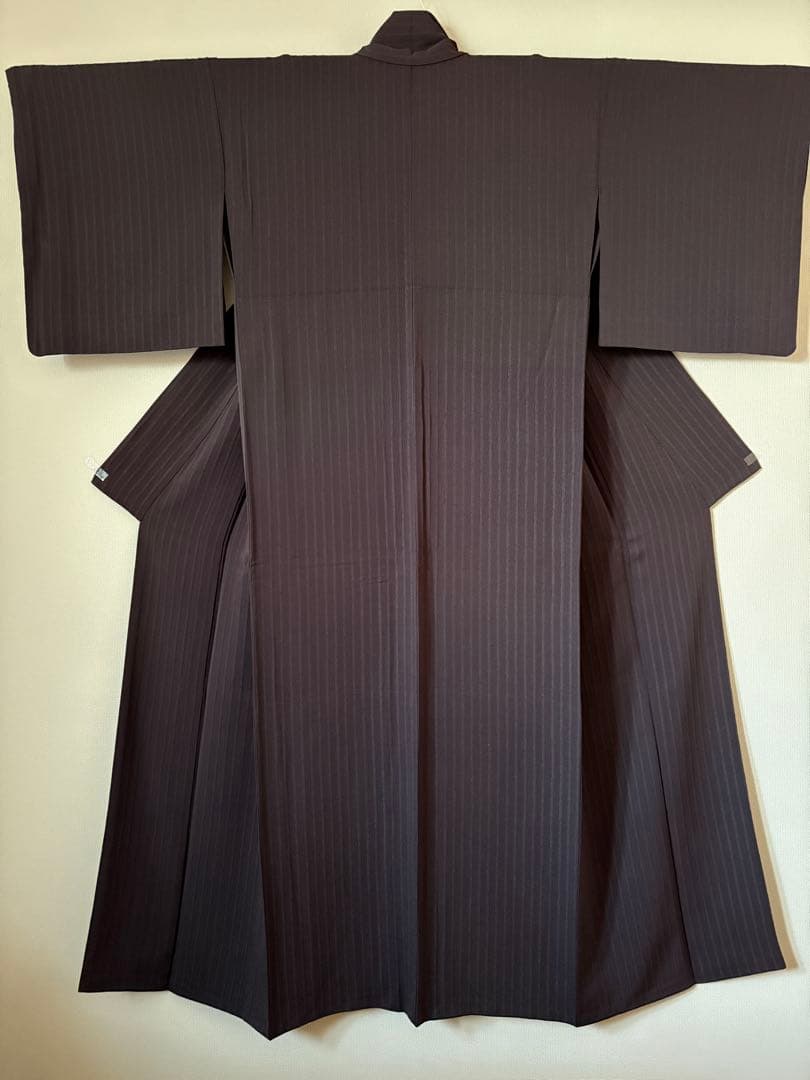 【お値下げ】正絹　色無地　縦縞模様　胴抜き仕立て　黒紅色