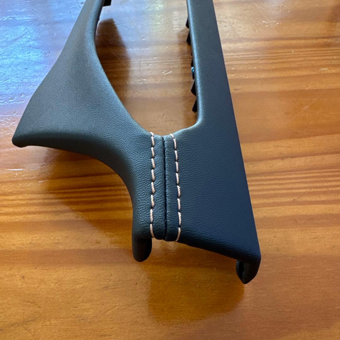 【新車外し】　レボォーグレイバック　純正インバネパネル　カッパーステッチ