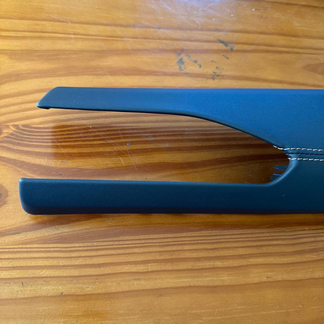 【新車外し】　レボォーグレイバック　純正インバネパネル　カッパーステッチ