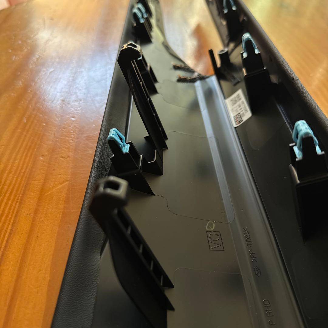 【新車外し】　レボォーグレイバック　純正インバネパネル　カッパーステッチ