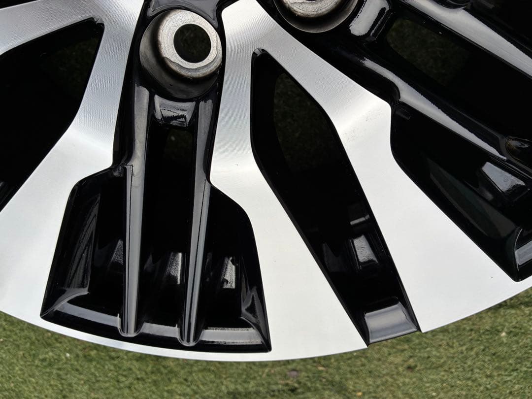 トヨタ　アルファード30 18インチアルミホイール