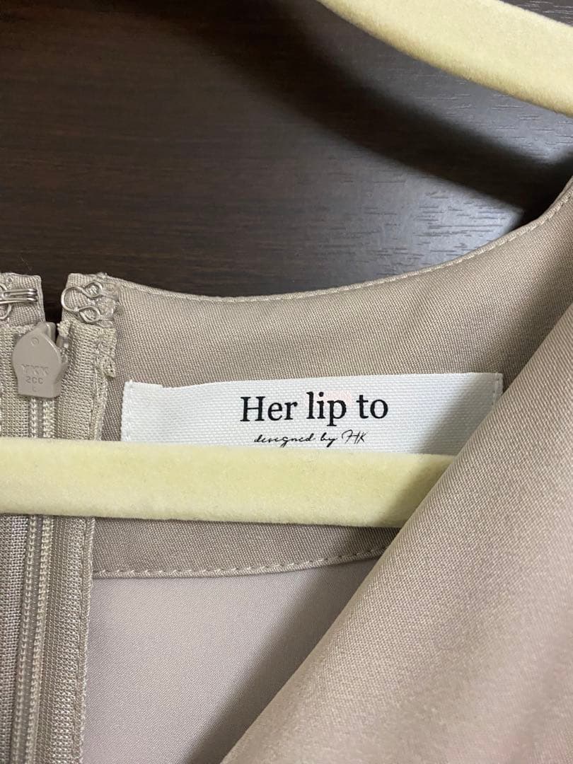 美品　herlipto Mayfair Ruffled Dress