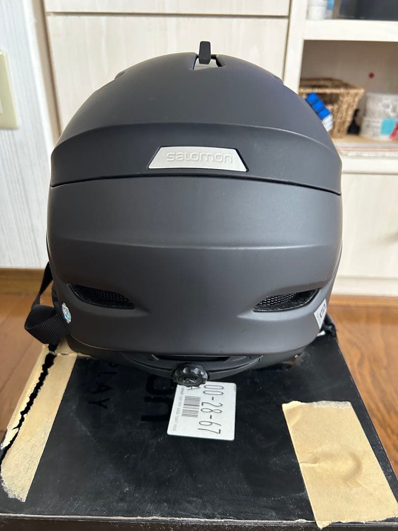 SALOMON スキー・スノーボード　バイザー付ヘルメット　サイズM　箱潰れ有