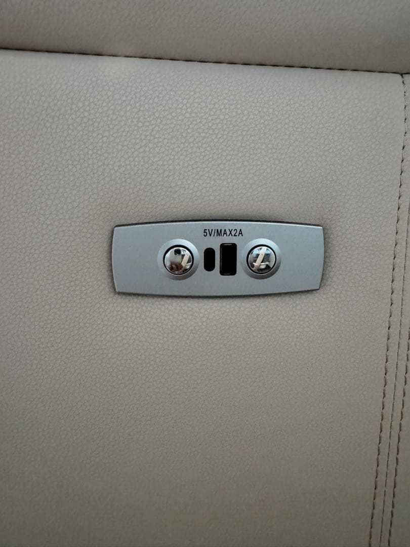 【みい】【極美品】ニトリ 電動 リクライニングベージュソファ 3人掛け