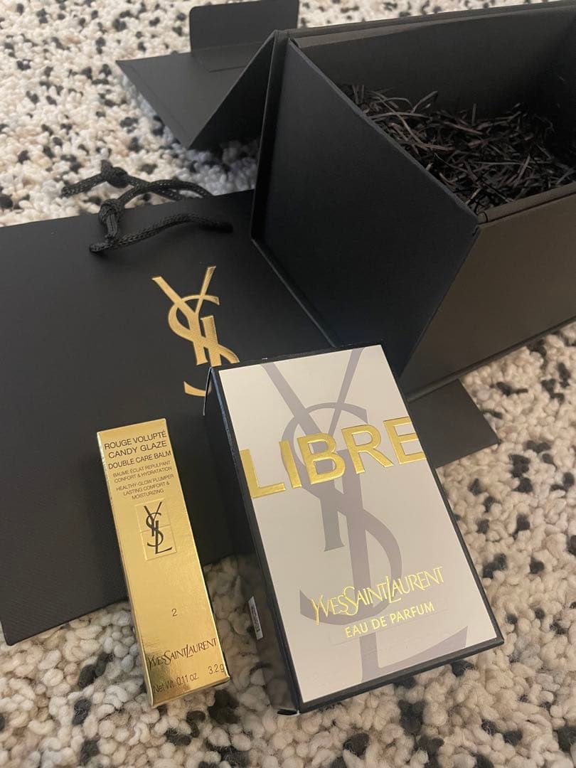 イヴ・サンローラン　香水とリップのセット　定価18590円　プレゼント　箱　紙袋